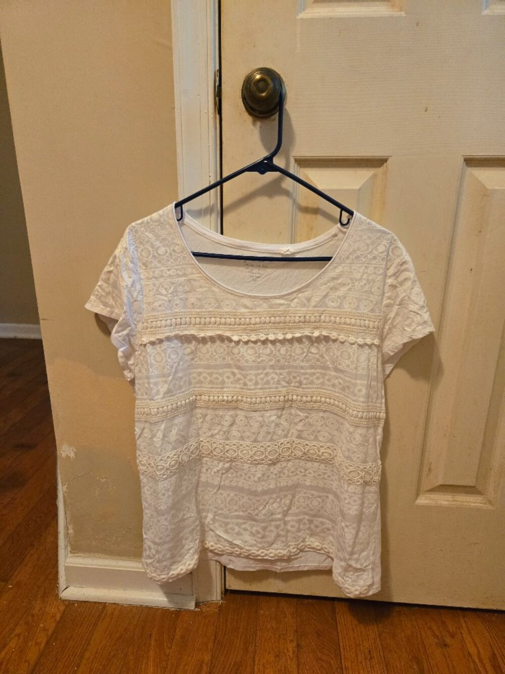 Chicos Size 3 white on white short sleeve tee with lace inserts